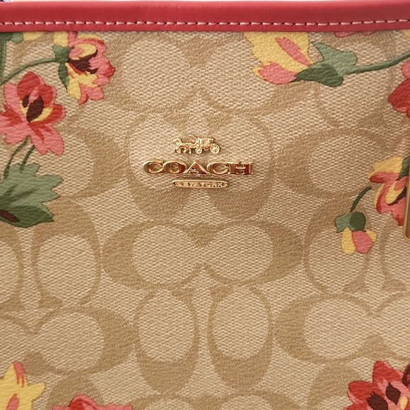 Beautiful Coach Large Reversible Signature Rose & Wallet Tote Set 💐 - Picture 3 of 16